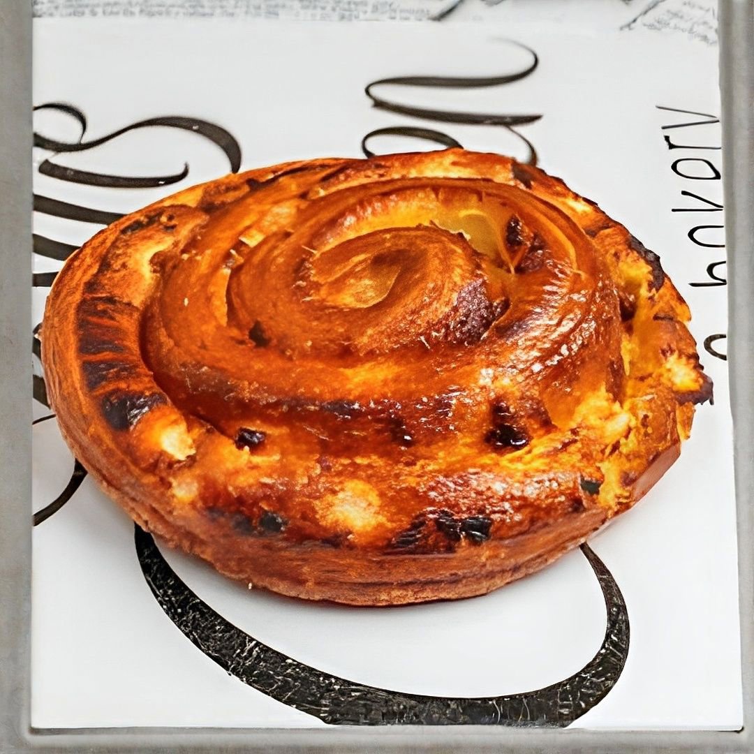 Croissant with raisins