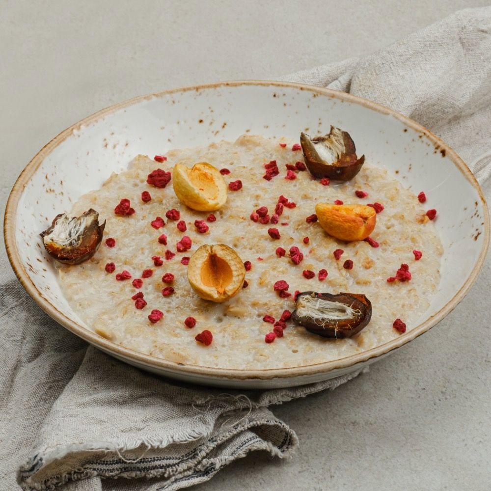 Oatmeal porridge with dried fruits