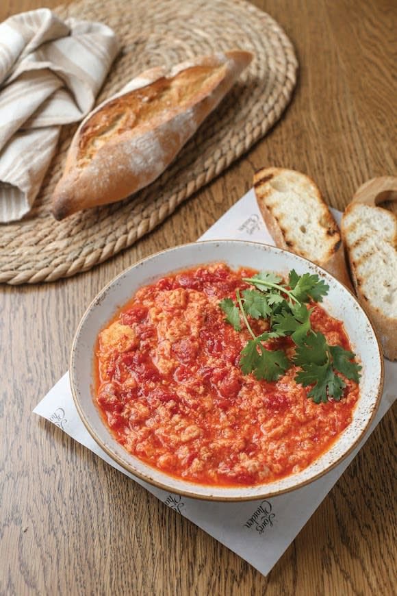 Omelette with tomatoes