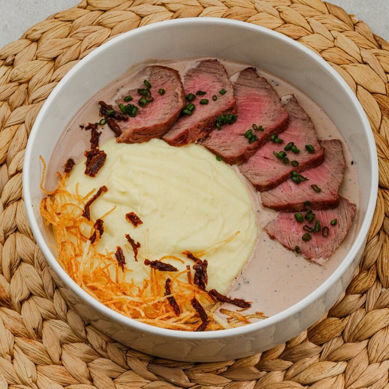 Roast beef with mashed potatoes and demi-glace sauce