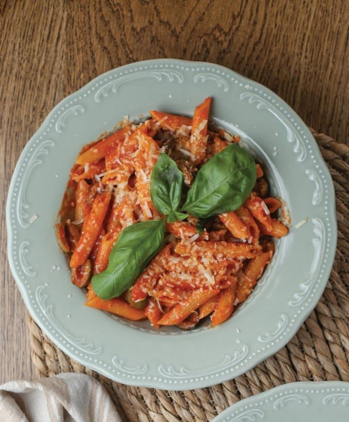 Pasta with tomatoes and olives