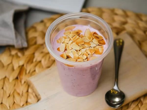 Yogurt with cottage cheese and berries